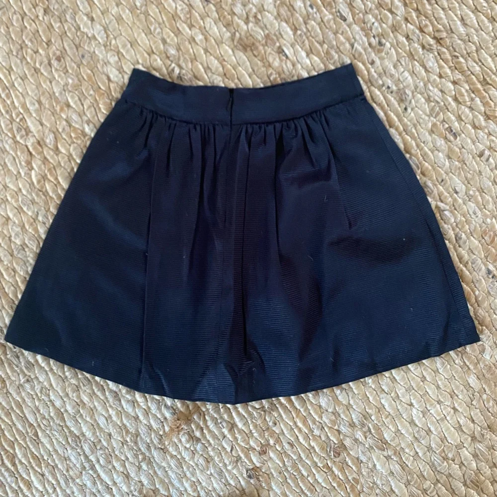 Banana Republic high waisted ribbed Satin Mini Skirt - Picture 4 of 5